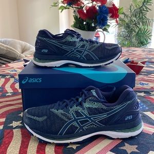 ASICS Gel Nimbus 20 Running Shoes. Size 9 1/2. Indigo blue/ opal green.